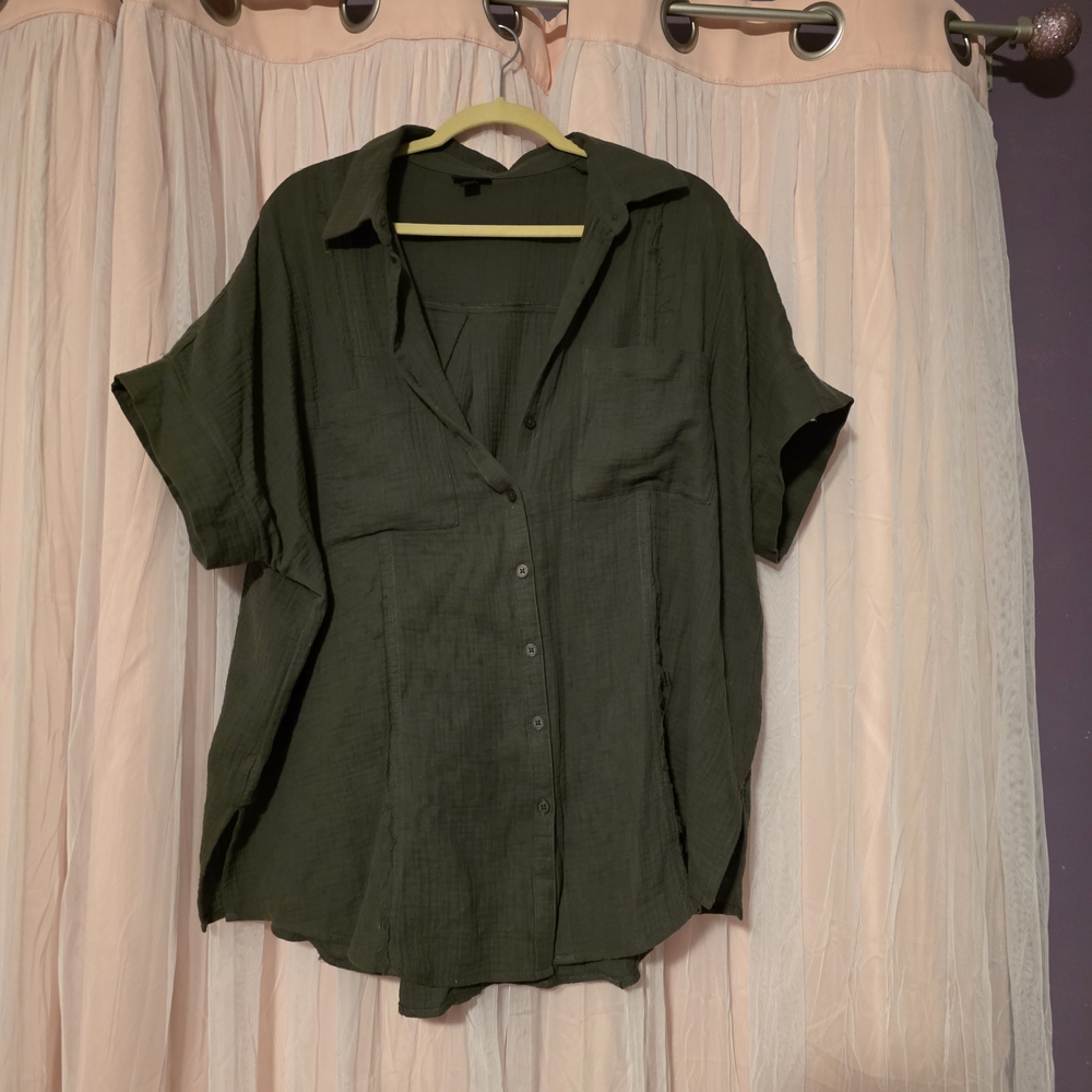 torrid Olive Green Short Sleeve Button-Down Shirt